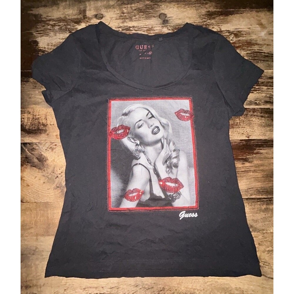 Guess  womens short sleeve t shirt xl